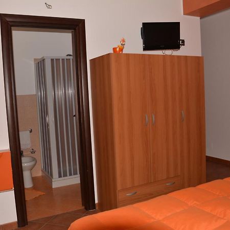 A Due Passi Dal Mare Bed and Breakfast Capo dʼOrlando Exteriör bild