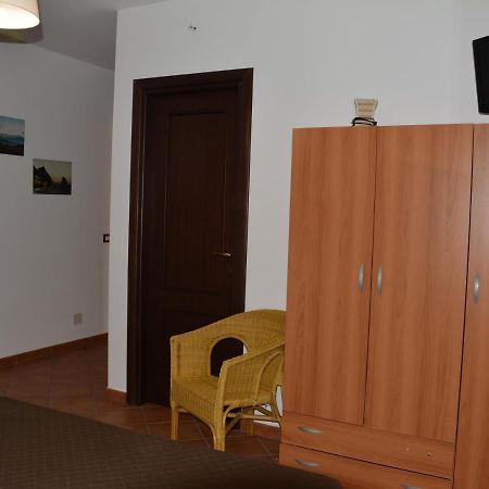 A Due Passi Dal Mare Bed and Breakfast Capo dʼOrlando Exteriör bild