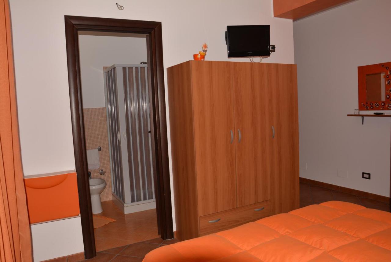 A Due Passi Dal Mare Bed and Breakfast Capo dʼOrlando Exteriör bild